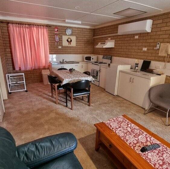 סוויטה משפחתית 2 חדרי שינה, Lone Pine Motel