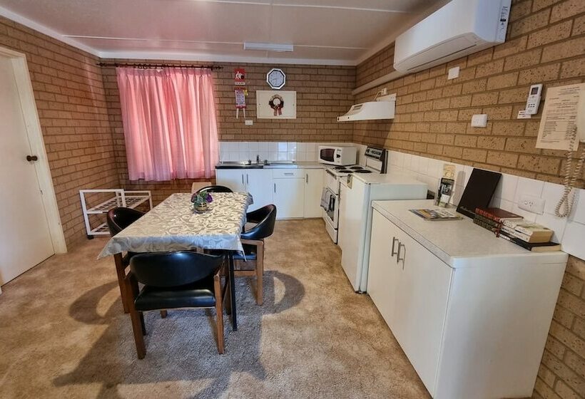 סוויטה משפחתית 2 חדרי שינה, Lone Pine Motel