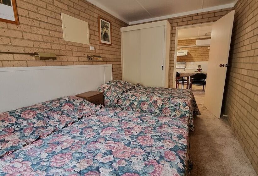 Люкс Семейный 2 Спальни, Lone Pine Motel