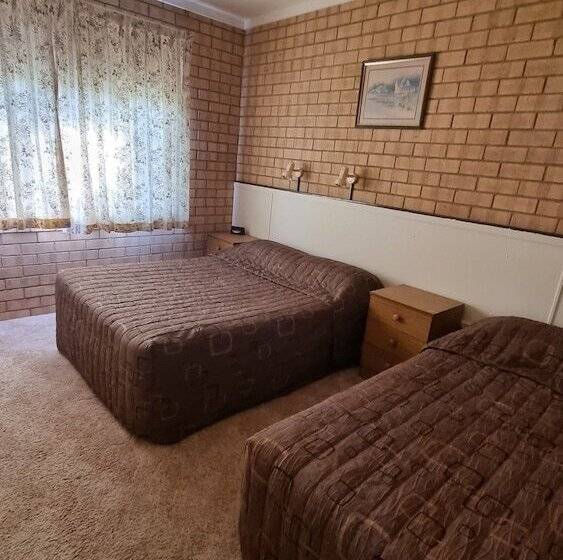 סוויטה משפחתית, Lone Pine Motel