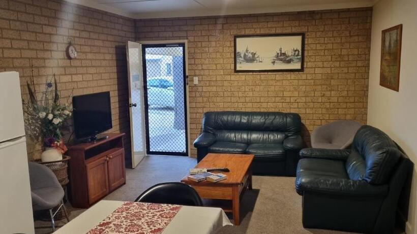 סוויטה משפחתית 2 חדרי שינה, Lone Pine Motel