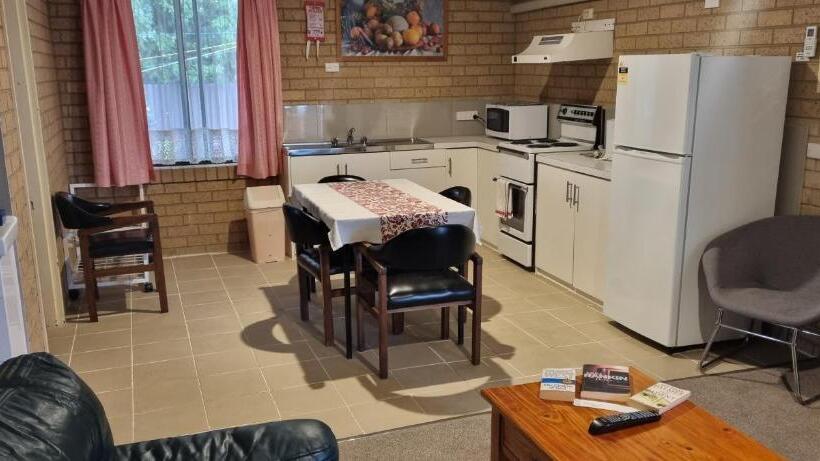 סוויטה משפחתית 2 חדרי שינה, Lone Pine Motel