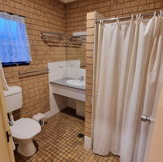 Family Suite, Lone Pine Motel