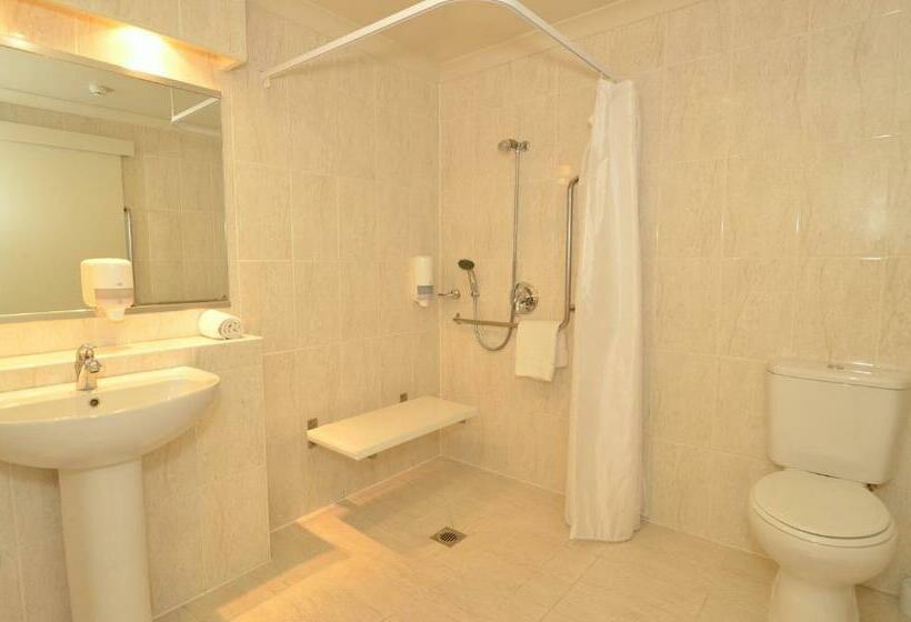 استودیوی استاندارد, Senator Motor Inn