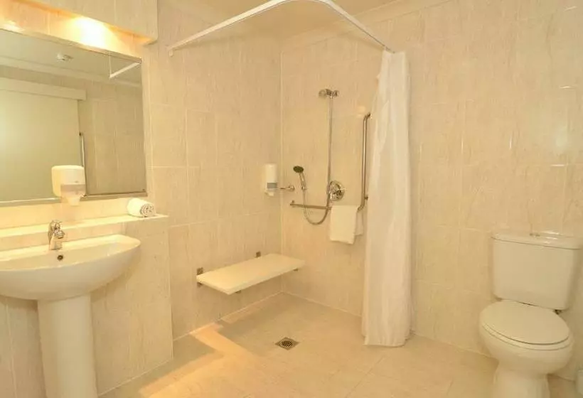 استودیوی استاندارد, Senator Motor Inn
