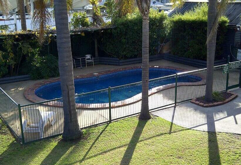 غرفة ديلوكس مطلة على حمام السباحة, Tamworth Central Motel