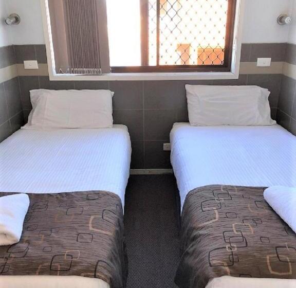 חדר משפחתי, Tamworth Central Motel
