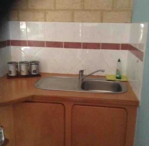 Семейные Апартаменты 3 Спальни, York S Boutique Motel