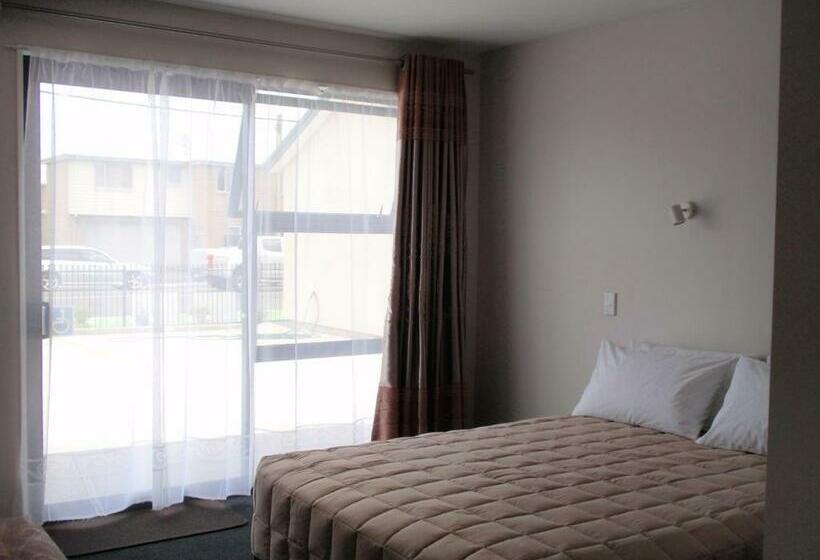 استودیوی استاندارد, 319 Addington Motel