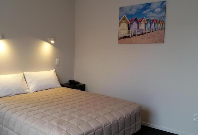 Студия Стандарт, 319 Addington Motel