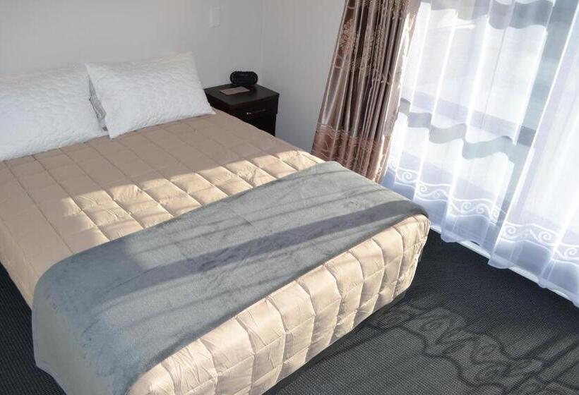 استودیوی استاندارد, 319 Addington Motel