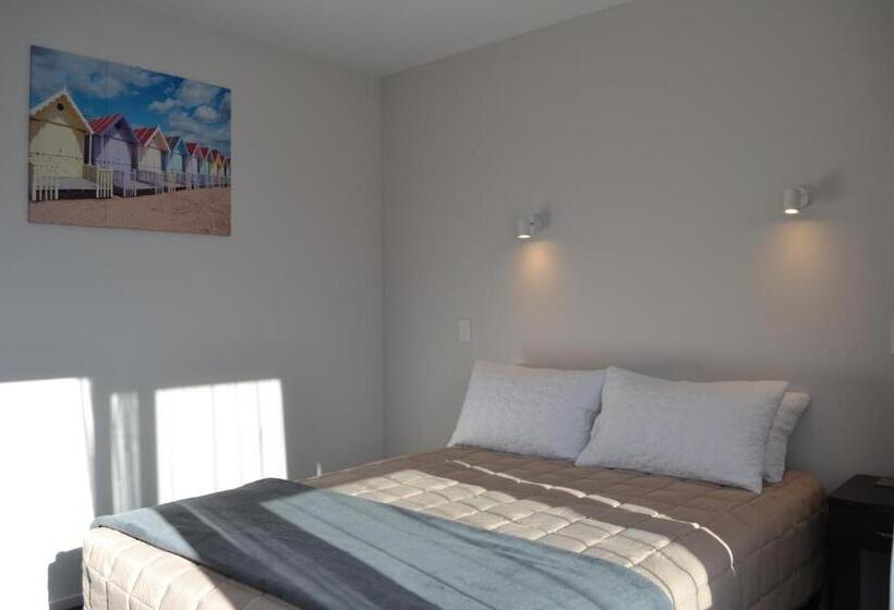 استودیوی استاندارد, 319 Addington Motel