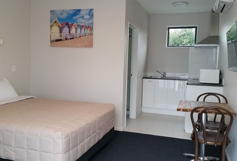 استودیوی استاندارد با تخت دوبل, 319 Addington Motel