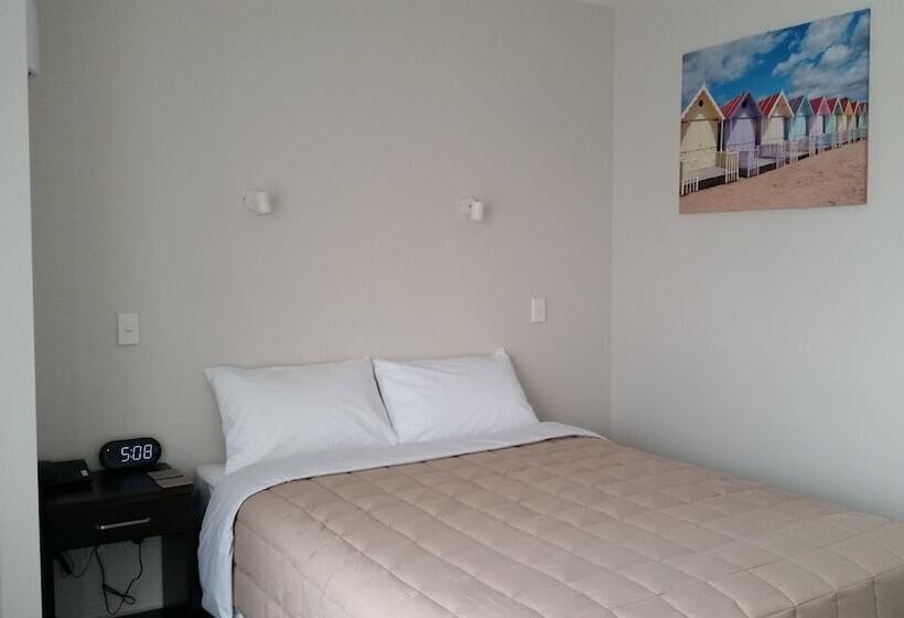 Студия Стандарт Двуспальная Кровать, 319 Addington Motel
