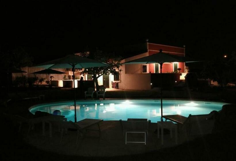 스탠다드 트리플 룸 풀장 전망, B&b Villa Giorgia