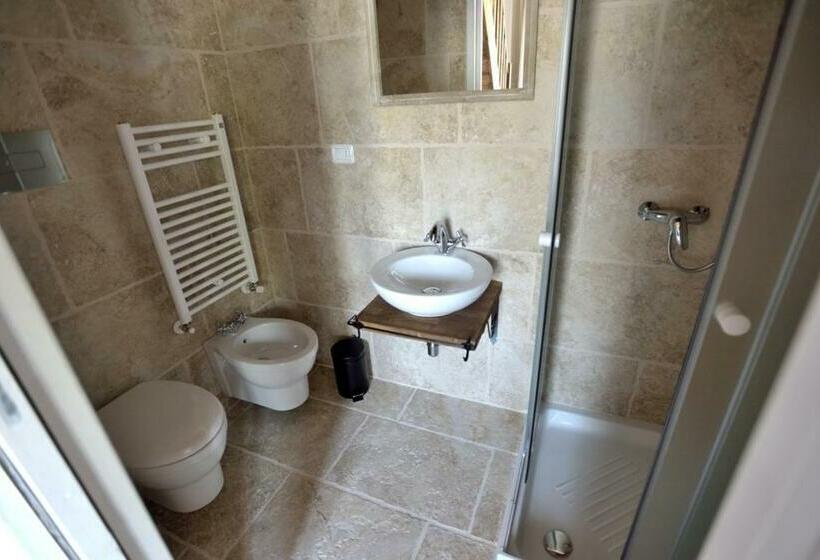 스탠다드 트리플 룸 풀장 전망, B&b Villa Giorgia