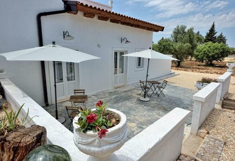 חדר סטנדרט לשלושה עם נוף לבריכה, B&b Villa Giorgia