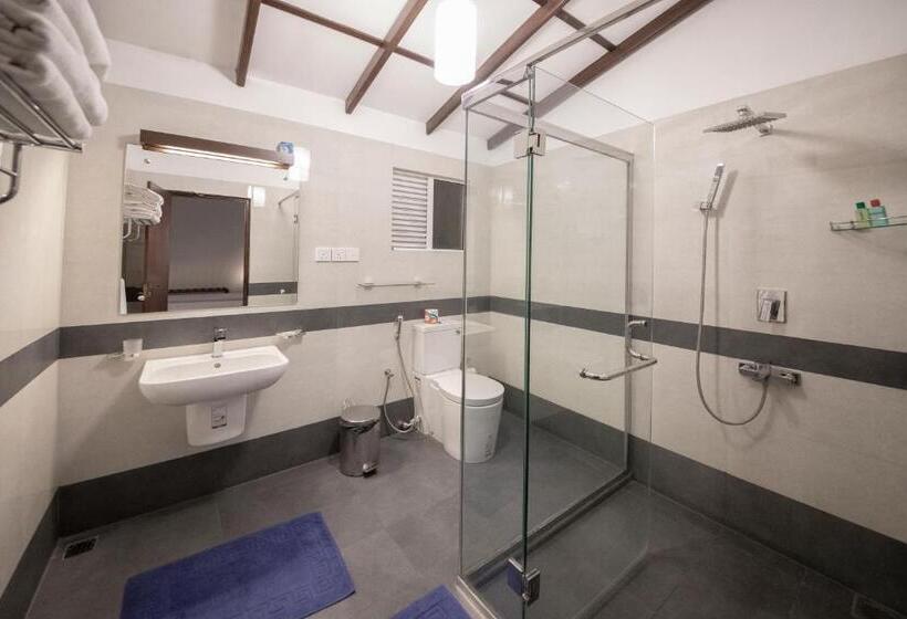 Camera Deluxe, Blue Elephant Boutique