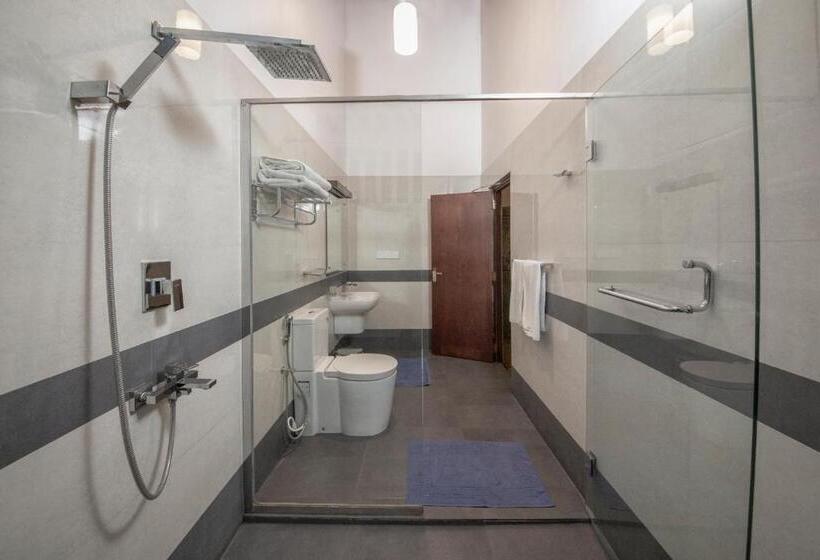 Camera Deluxe, Blue Elephant Boutique