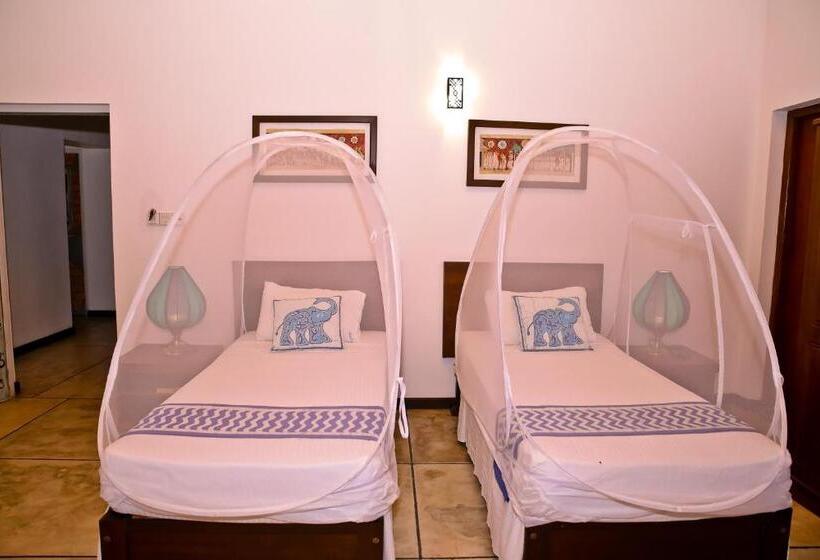 Camera Quadrupla Standard Vista Giardino, Blue Elephant Boutique