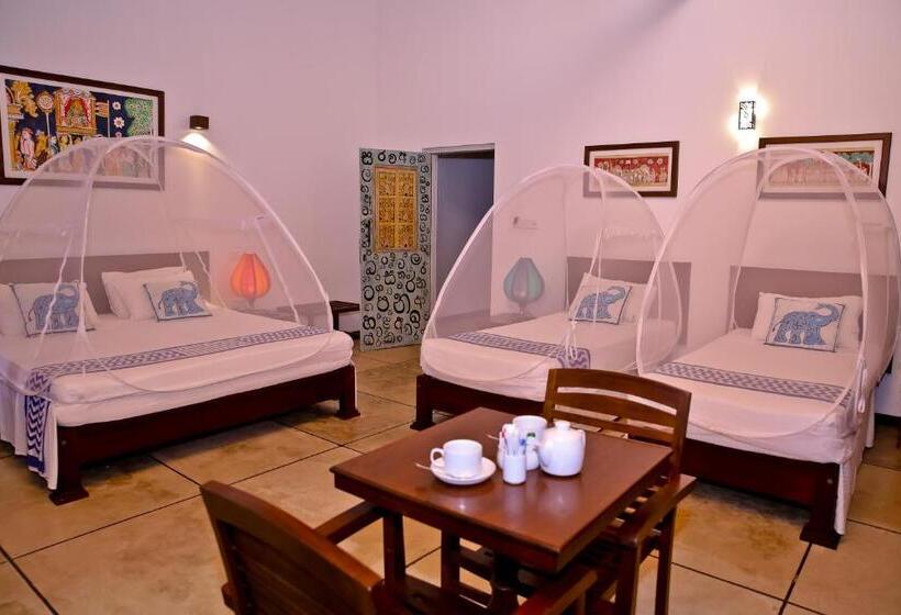 Camera Quadrupla Standard Vista Giardino, Blue Elephant Boutique