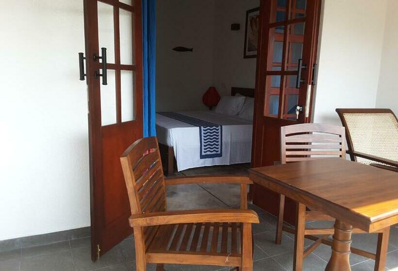 Camera Deluxe, Blue Elephant Boutique