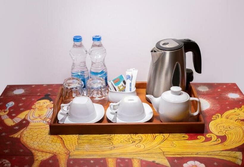 Camera Deluxe, Blue Elephant Boutique