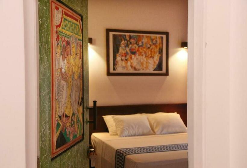 Camera Deluxe, Blue Elephant Boutique