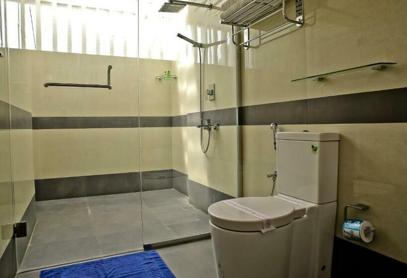 Camera Deluxe, Blue Elephant Boutique