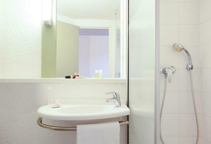 Номер Стандарт Трехместный, Ibis Budget Tarbes