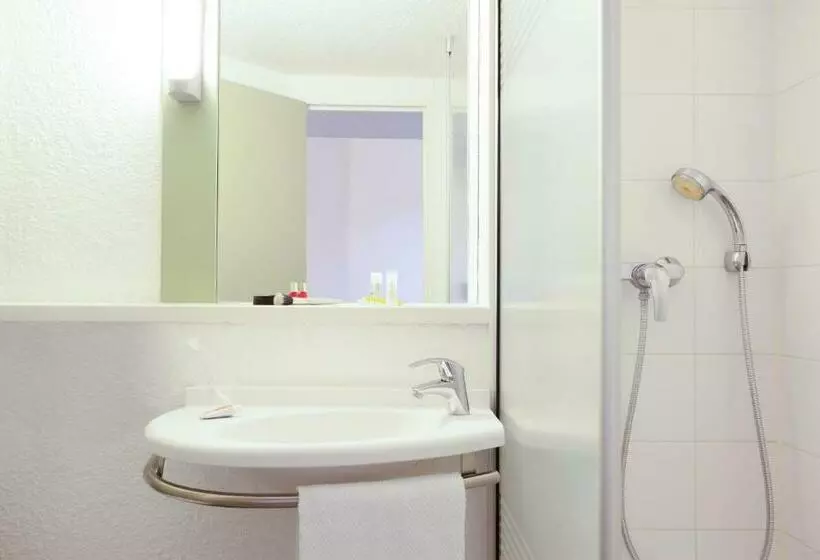 اتاق استاندارد سه نفره, Ibis Budget Tarbes