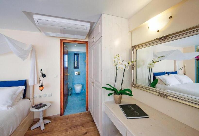 جناح ديلوكس, In Camera Art Boutique