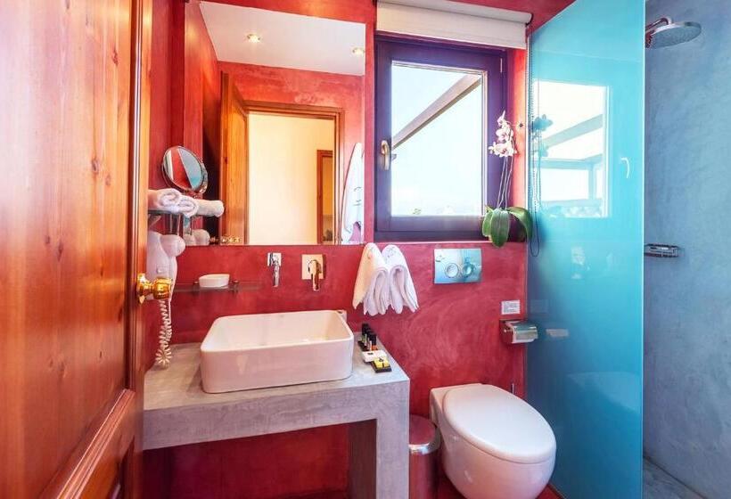 ماستر سويت, In Camera Art Boutique