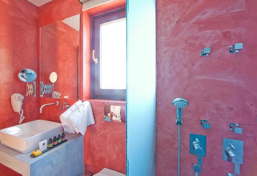 ماستر سويت, In Camera Art Boutique