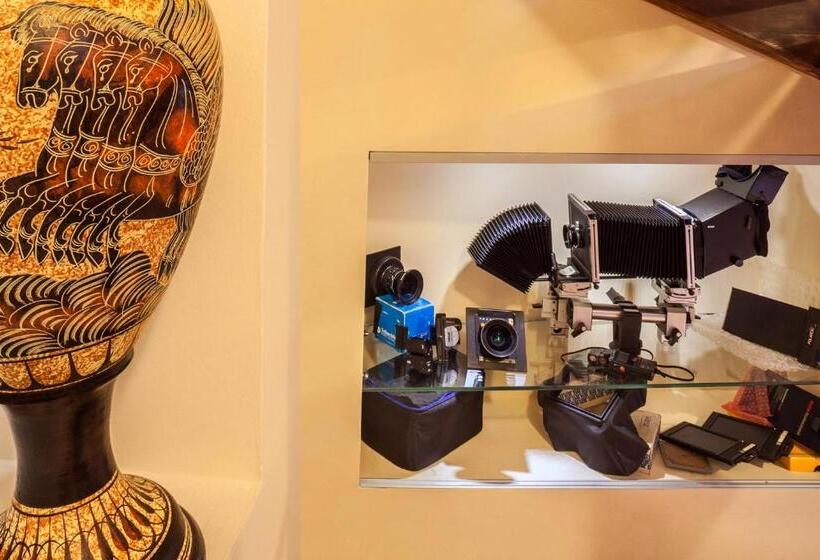 ماستر سويت, In Camera Art Boutique