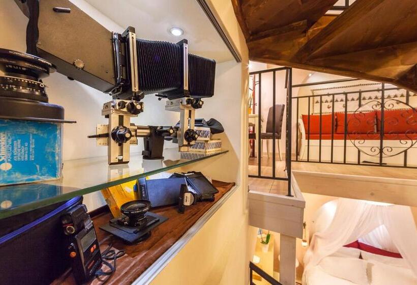 ماستر سويت, In Camera Art Boutique