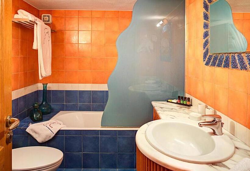 ‫فيلا غرفة نوم واحدة, In Camera Art Boutique