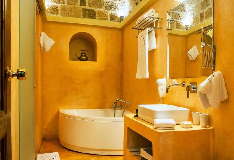 غرفة ديلوكس, In Camera Art Boutique