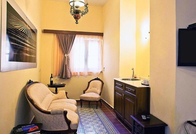 غرفة ديلوكس, In Camera Art Boutique