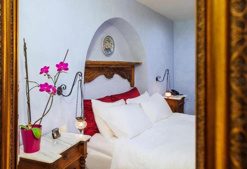 غرفة ديلوكس, In Camera Art Boutique