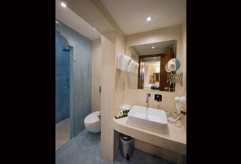 غرفة سوبيريور, In Camera Art Boutique