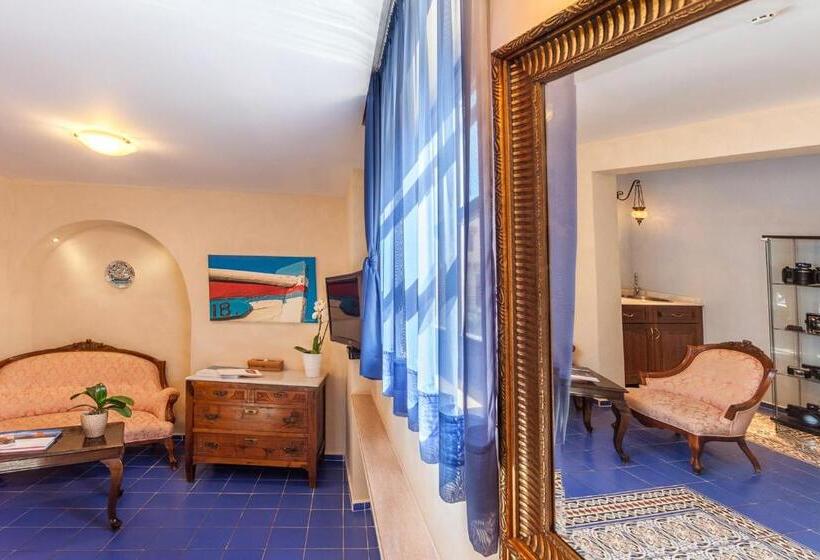 غرفة سوبيريور, In Camera Art Boutique