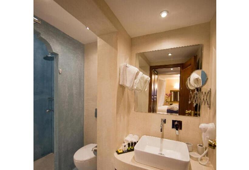 غرفة سوبيريور, In Camera Art Boutique