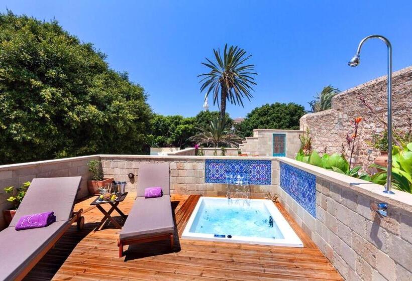 جناح سينيور, In Camera Art Boutique