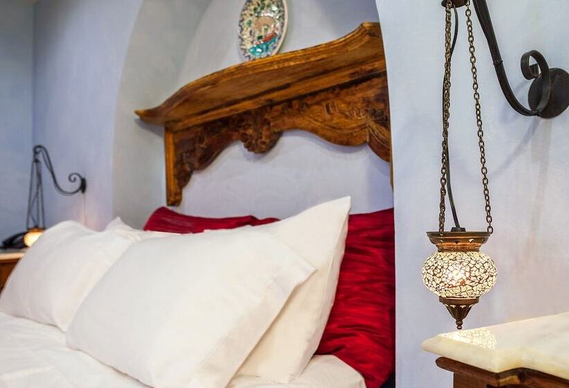 غرفة ديلوكس, In Camera Art Boutique