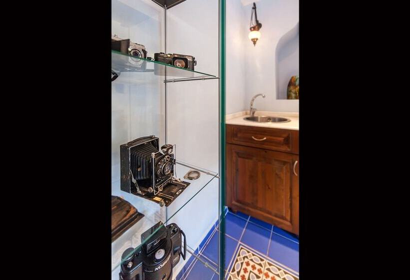 غرفة سوبيريور, In Camera Art Boutique