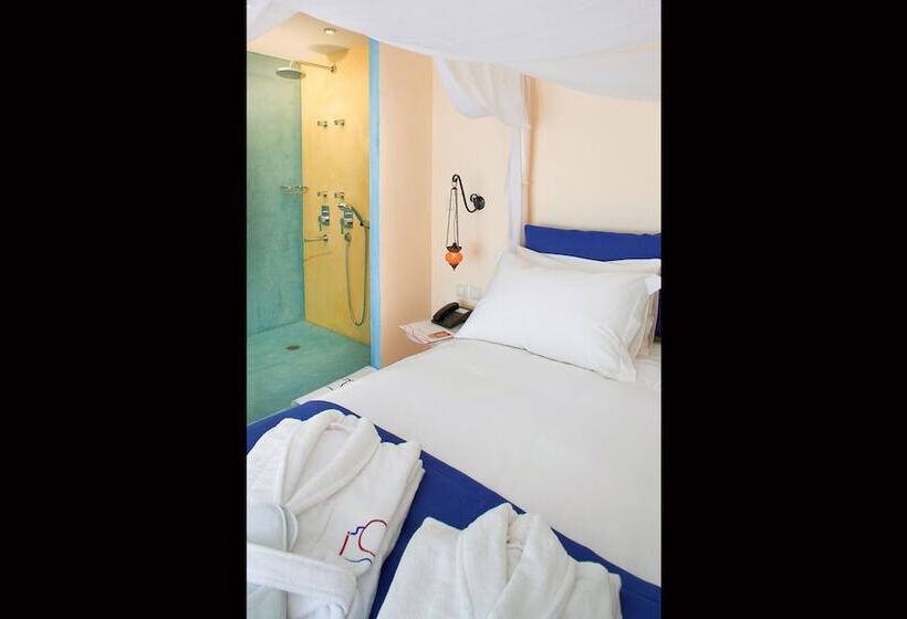 جناح ديلوكس, In Camera Art Boutique