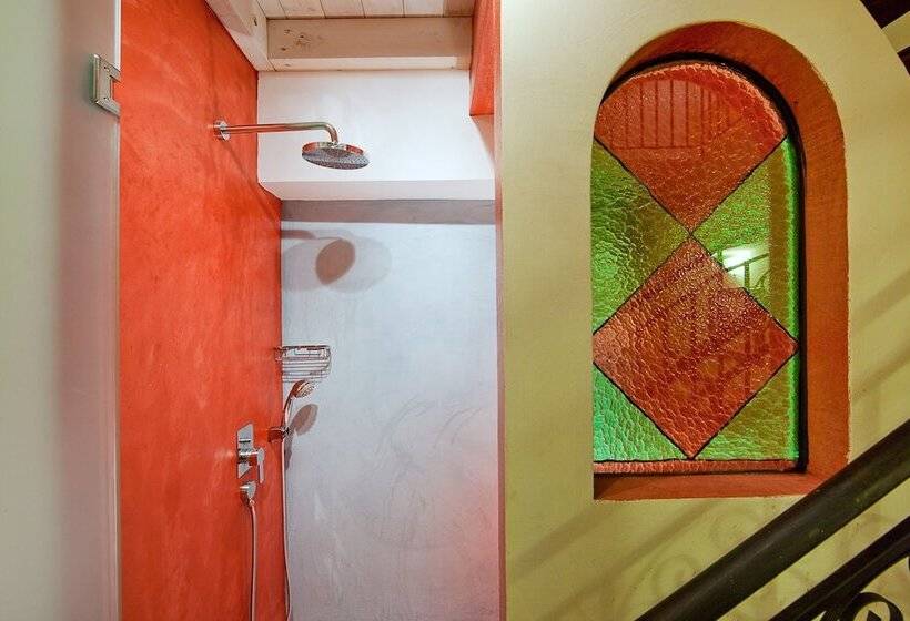 ماستر سويت, In Camera Art Boutique