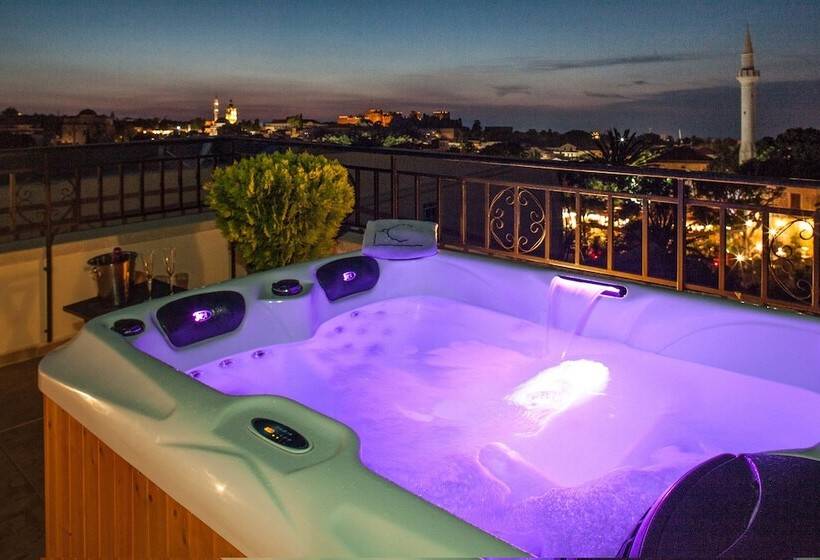 ماستر سويت, In Camera Art Boutique