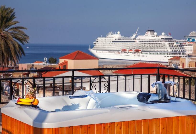 ماستر سويت, In Camera Art Boutique